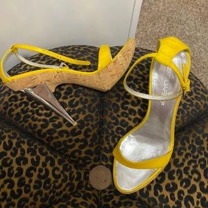 Daquared mustard yellow heels 8
